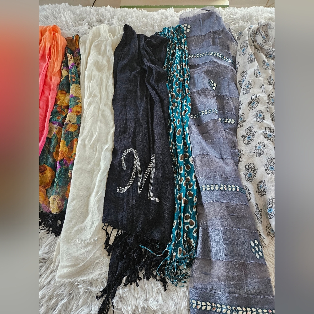 Lot of 10 Womens Lightweight Scarves Scarfs and Infinity Scarfs Multicolor - Picture 3 of 4
